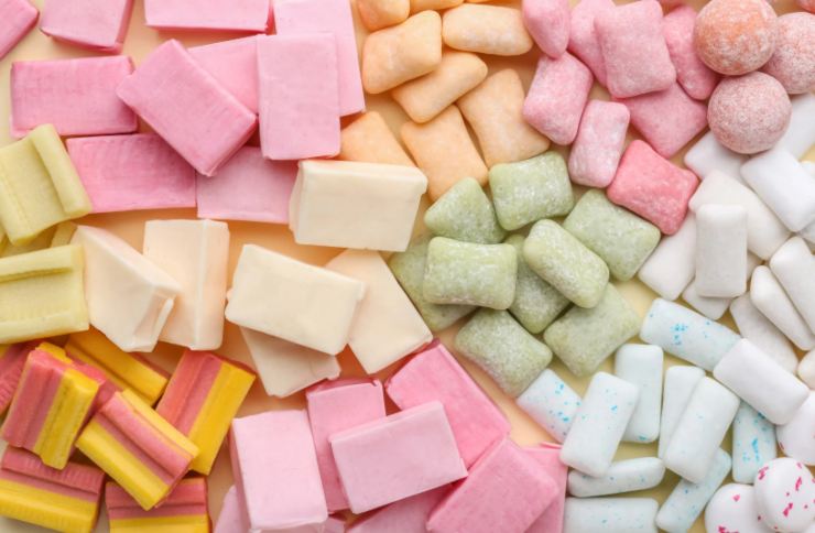 diverse varietà di gomme da masticare colorate