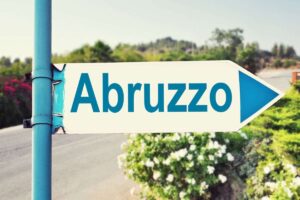 la scritta abruzzo