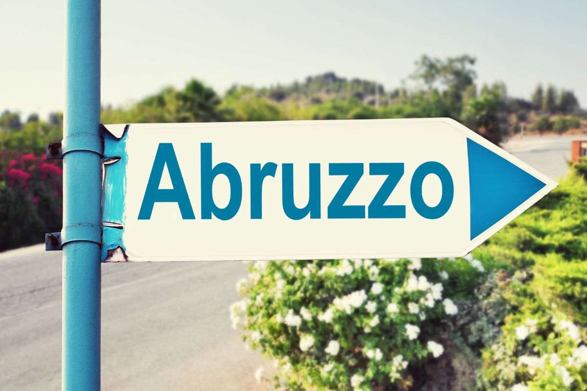la scritta abruzzo