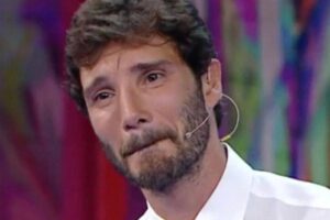 Stefano De Martino in lacrime