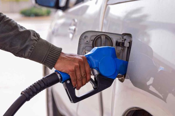 Fare carburante