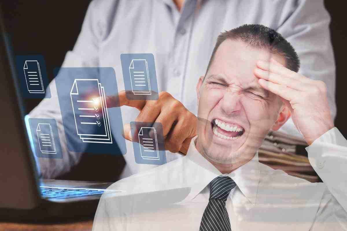 Uomo al computer