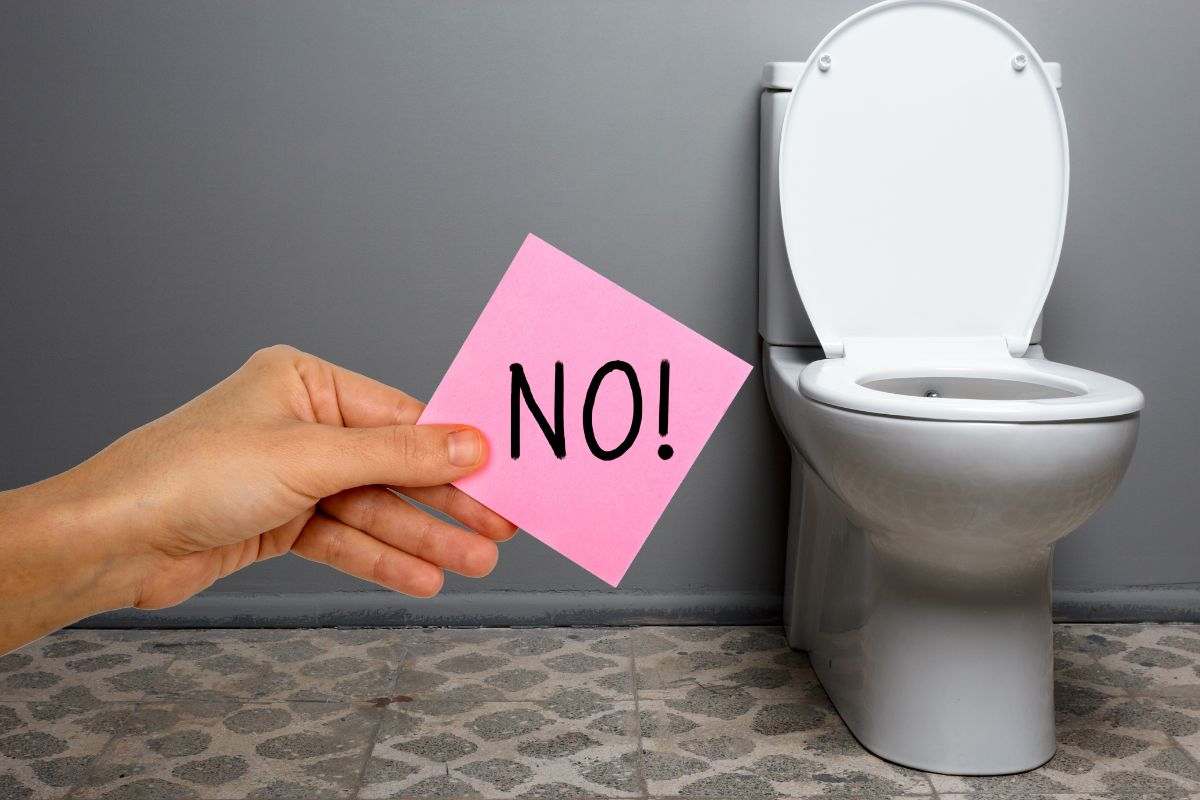 un wc e la scritta no