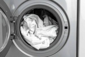 asciugatrice con indumenti