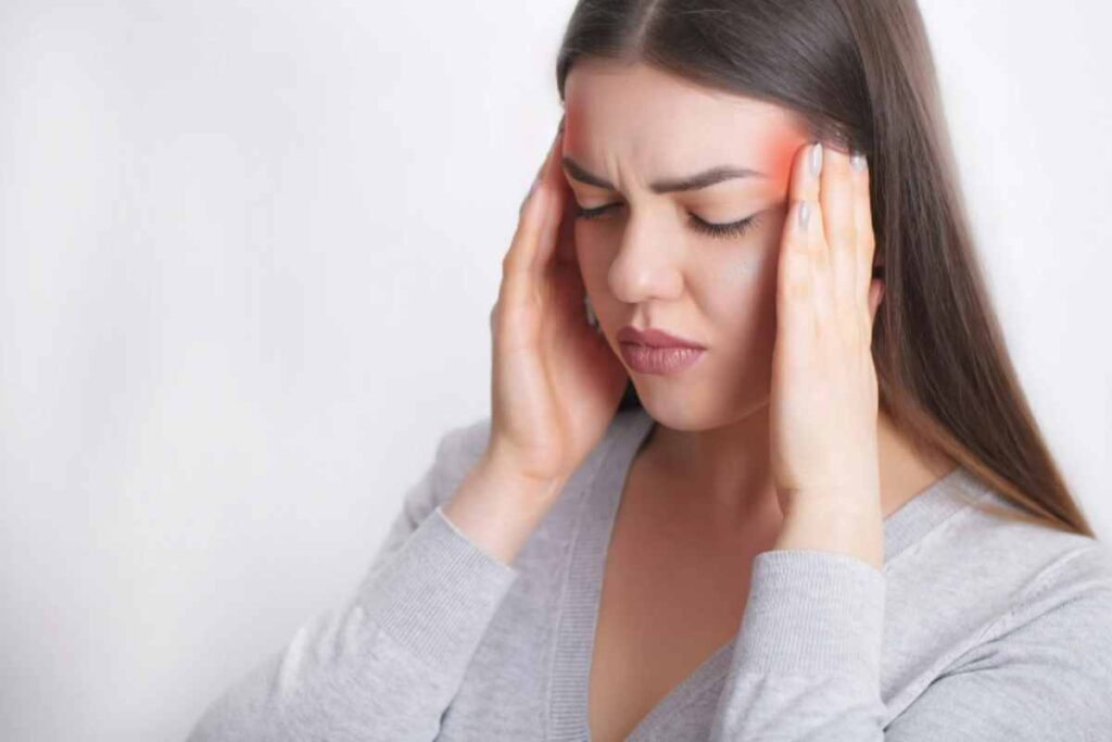 Mal di testa o cervicale: come riconoscere la differenza e cosa fare per stare meglio