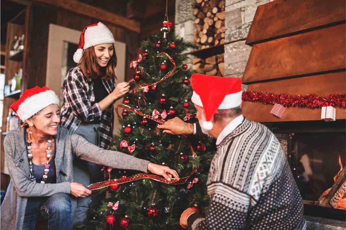 Faccio l’albero di Natale già a Novembre, la psicologa mi ha spiegato la reale motivazione nascosta