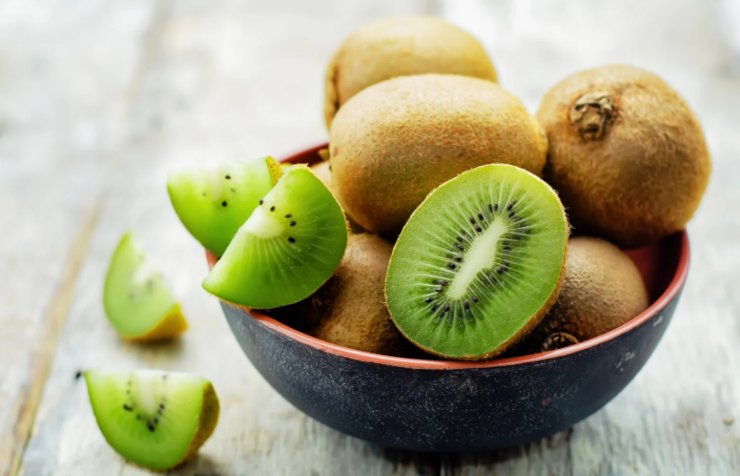 kiwi dentro ad una ciotola 