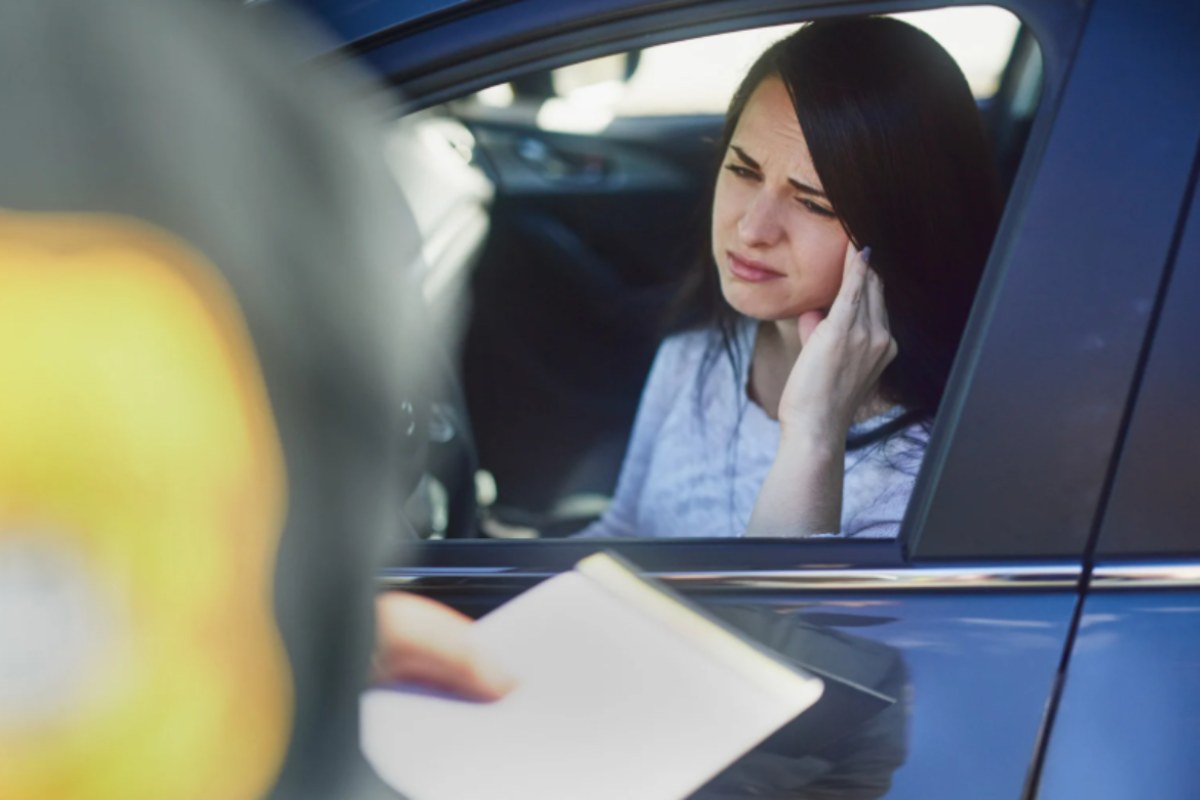 donna in auto fermata dalla Polizia stradale