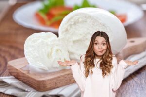 una mozzarella e una persona dubbiosa