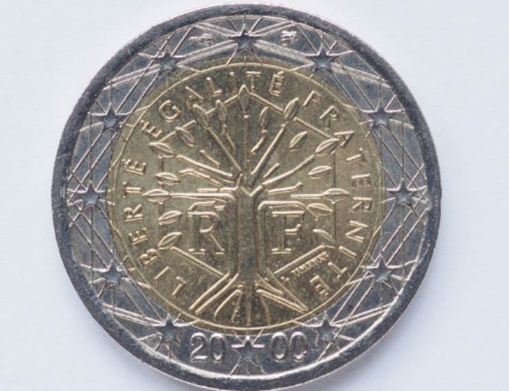 moneta da 2 euro con raffigurato l'albero della fortuna