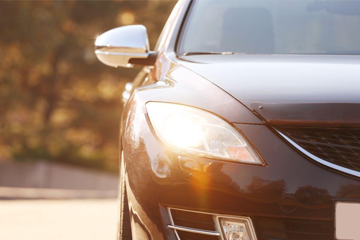 Utilizza questo trucco geniale per far tornare i fari dell’auto come nuovi: rimarrai stupito