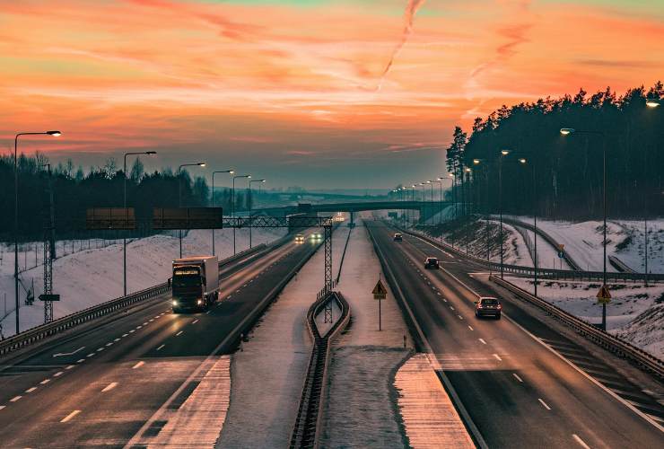 autostrada a due sensi di marcia