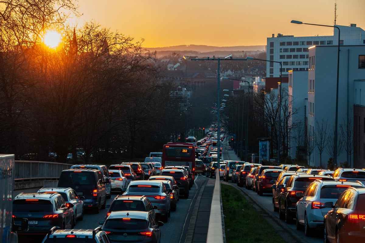 Anche in Italia in questo modo potremmo risolvere il problema del traffico: “Le corsie a marea”