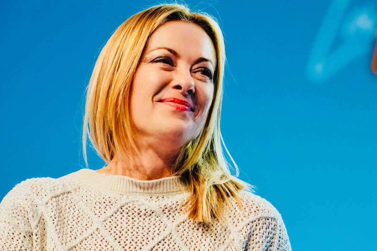 il premier giorgia meloni che sorride