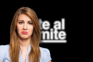 logo vite al limite e donna triste