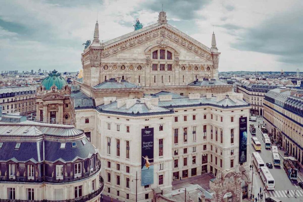 Perché i tetti di Parigi hanno quel colore grigio-azzurro così specifico